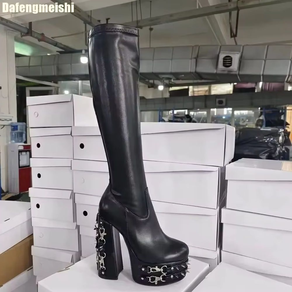 Rivet Platform Heel Knee-High  – Women'S Fashion Winter 2026 Bewertung und Preis